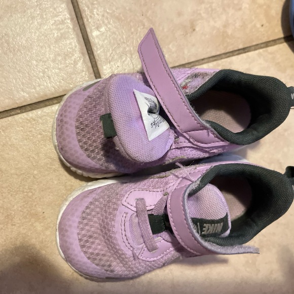 Nike sneaker toddler girl - Picture 3 of 3